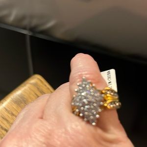 Cubic Zirconia Cluster Fashion Ring NWTS!! SZ 7.